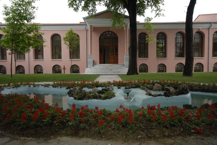 Bezm-İ Âlem Vakıf Üniversitesi Diş Hekimliği Fakültesi (Ücretli)