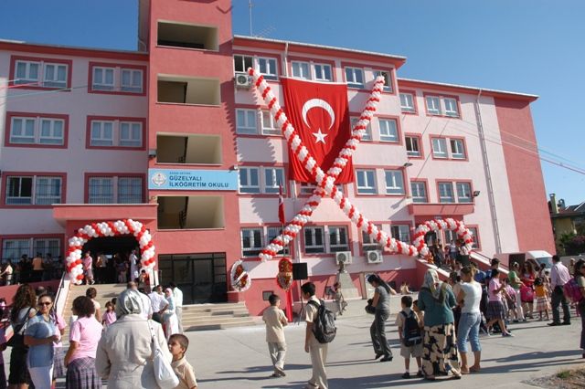 Güzelyalı Ortaokulu 