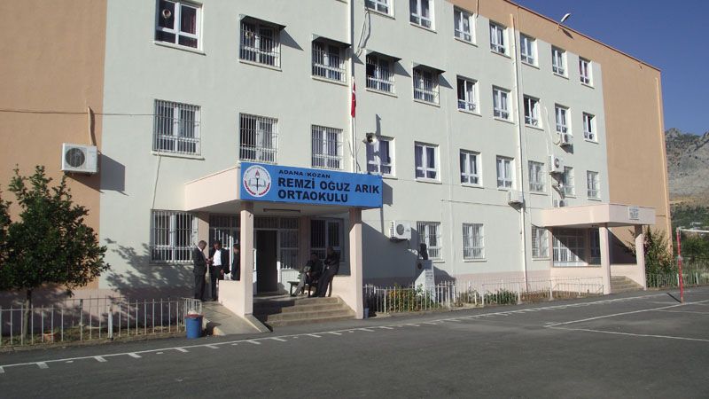 Remzi Oğuz Arık Ortaokulu 