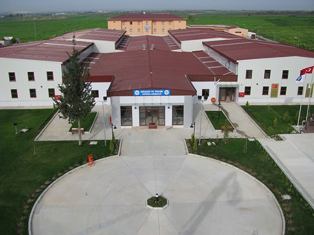 Veli Yavuz İlkokulu 