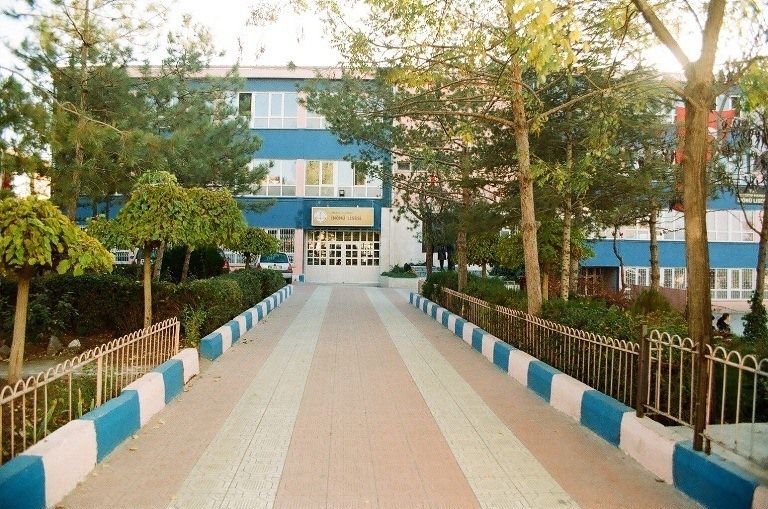İnönü Anadolu Lisesi 