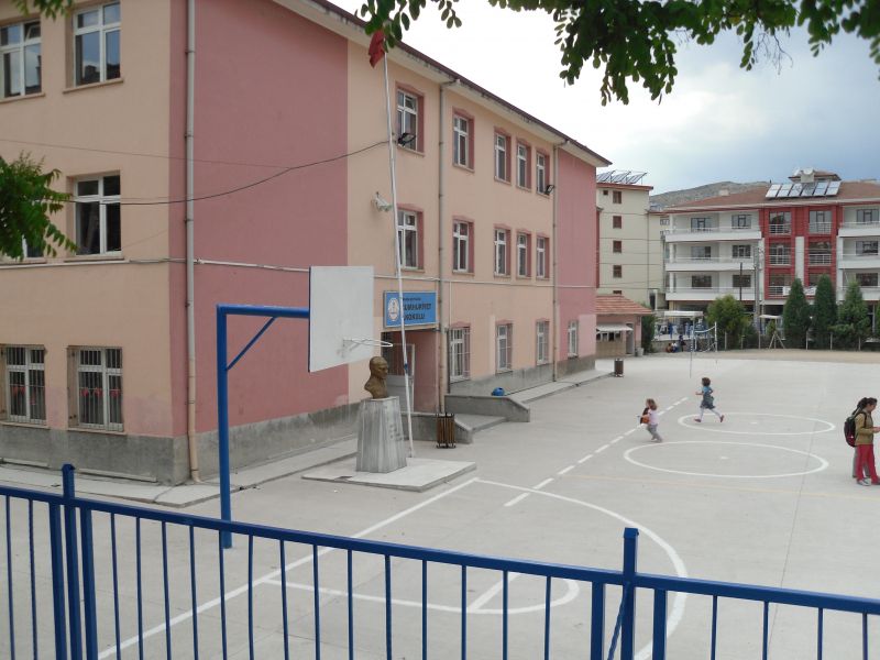 Cumhuriyet İlkokulu 
