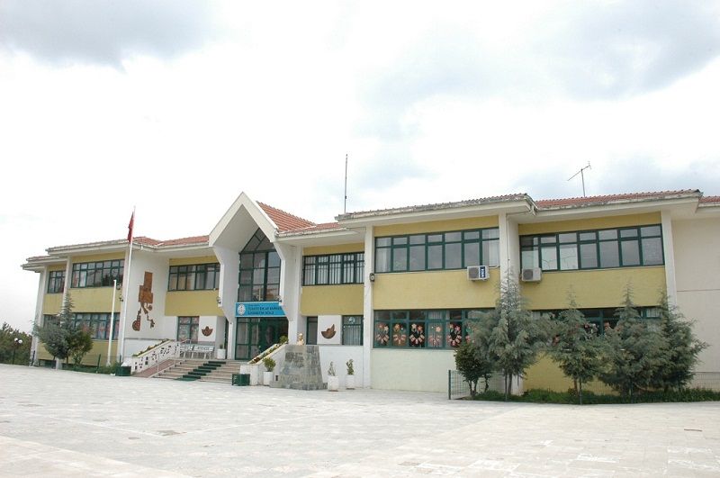 T Emlak Bankası Ortaokulu 