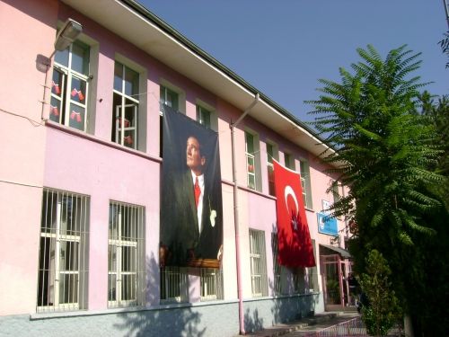 İltekin İlkokulu 
