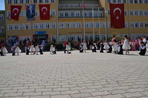 Necdet Seçkinöz Ortaokulu 