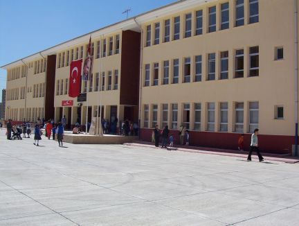 Eryaman Şehit Abdulkadir Yüzbaşıoğlu Ortaokulu 