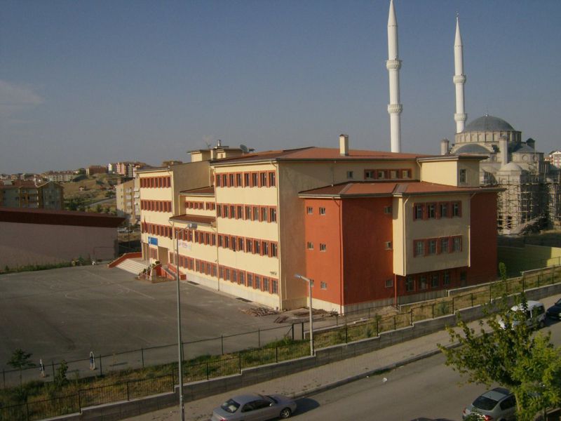 Ahi Evran Ortaokulu 