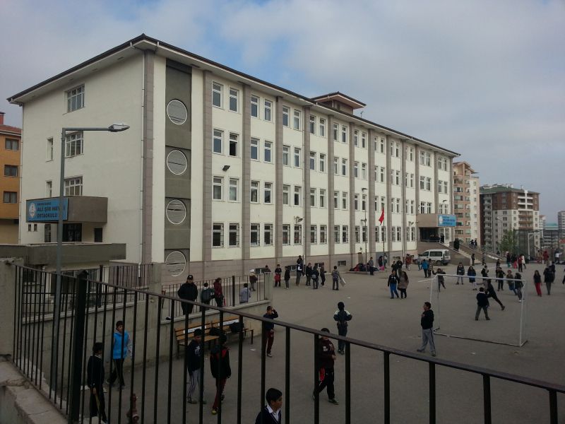 Ali Şir Nevai Ortaokulu 