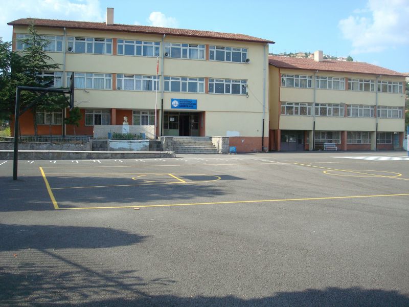 Şht.öğrtm. Yasemin-Bayram Tekin Ortaokulu 
