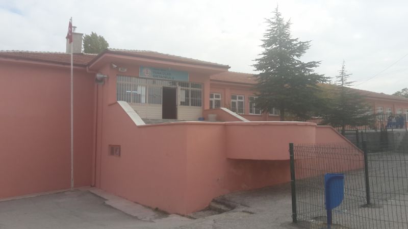 Tuna Üçer Ortaokulu 