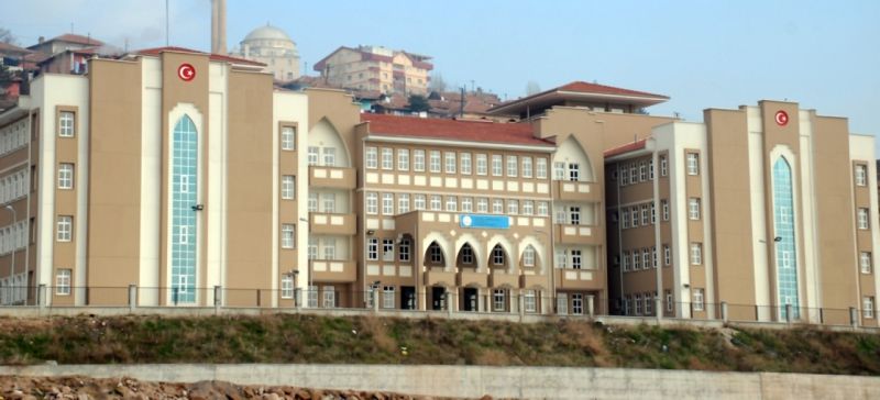 Mürüvet-Bekir Elmaağaçlı Ortaokulu 
