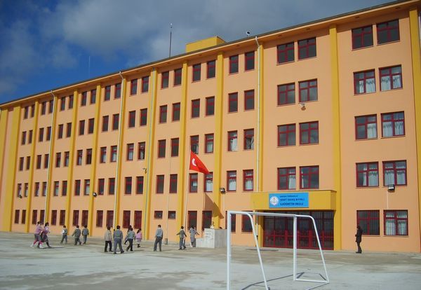 Şehit Savaş Bıyıklı İlkokulu 