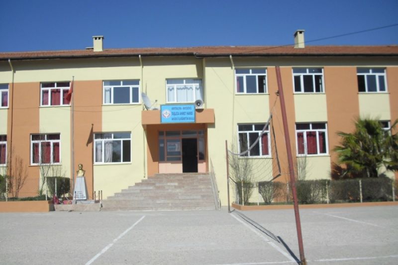 Taşlıca Ahmet Hamdi Akseki Ortaokulu 