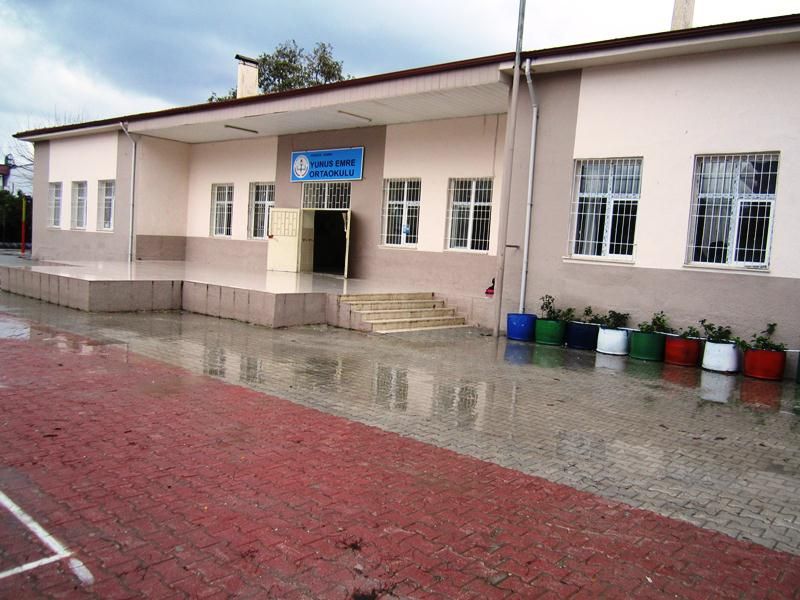 Yunus Emre Ortaokulu 