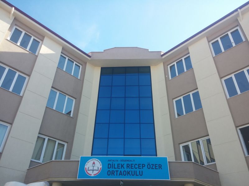 Dilek-Recep Özer Ortaokulu 