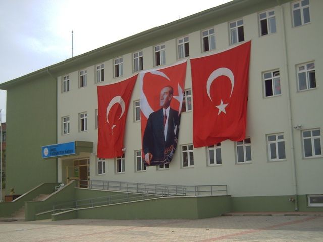 Ekmel Şehit Mesut Yılmaz İlkokulu 