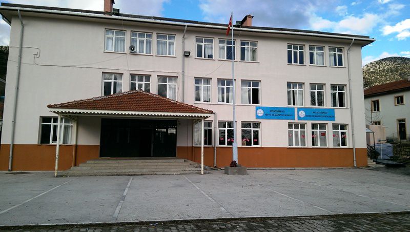 Nefise Yılmaz İpek Ortaokulu 