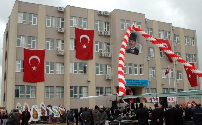 Kızılot Ahmet Yaşar Ortaokulu 