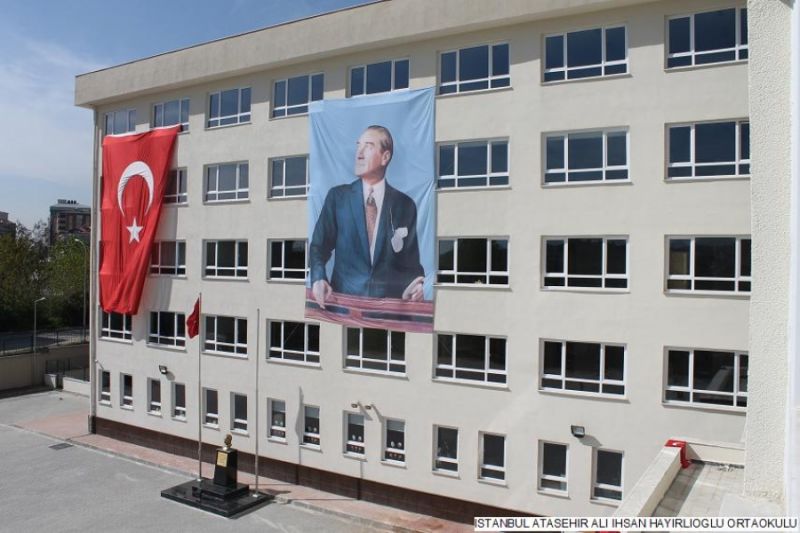 Ali İhsan Hayırlıoğlu Ortaokulu 