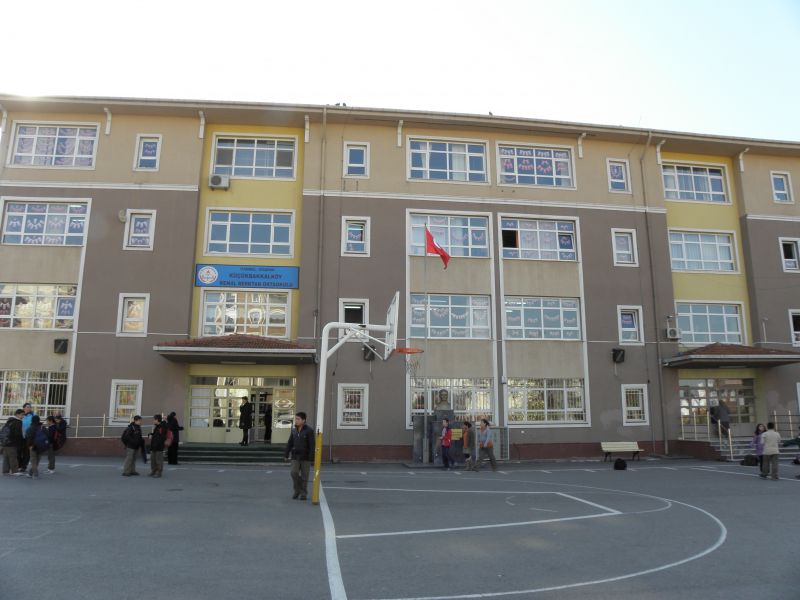 Küçükbakkalköy Kemal Berktan Ortaokulu 
