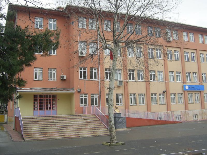 Uluğbey Ortaokulu 
