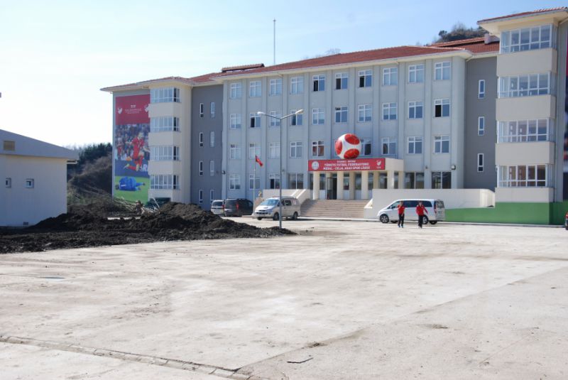 Türkiye Futbol Federasyonu Meral-Celal Aras Spor Lisesi 