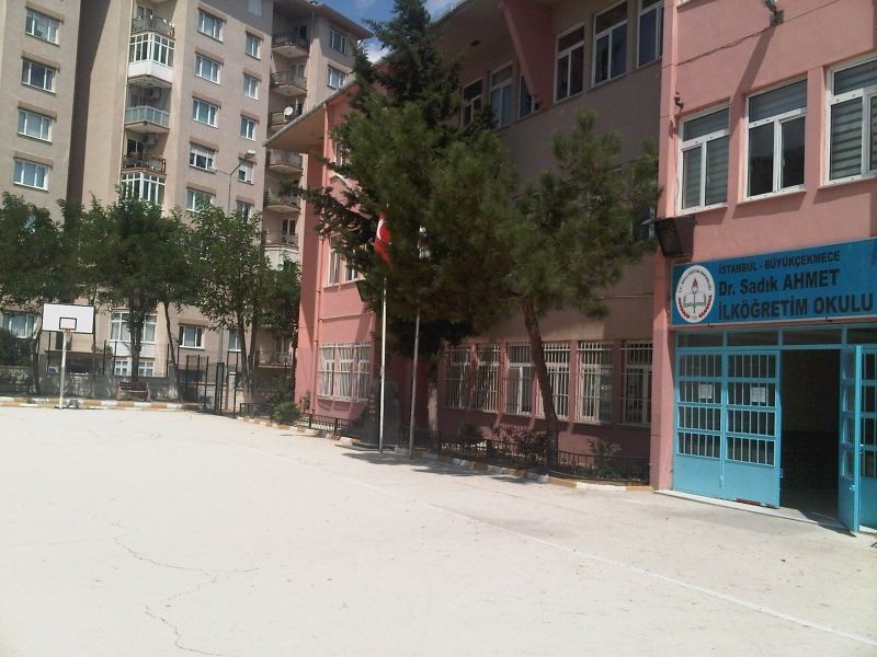 Dr. Sadık Ahmet İlkokulu 