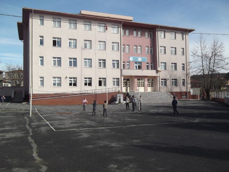 İhsaniye İhsan Akdoğan Ortaokulu 