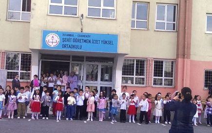 Şehit Öğretmen İzzet Yüksel Ortaokulu 