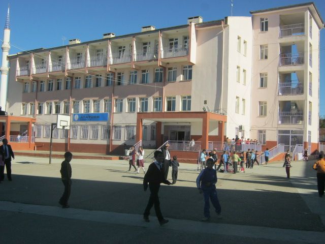 Atatürk İlkokulu 