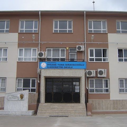 İhsane Tuna Dıravacıoğlu Ortaokulu 