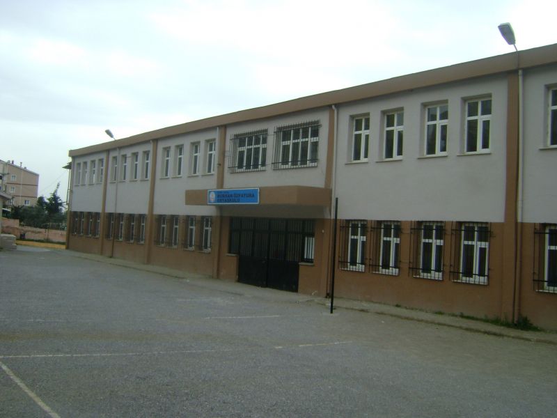 Burhan Özfatura Ortaokulu 