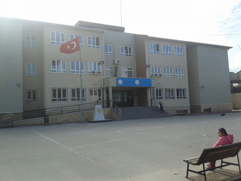 Hüseyin Avni Ateşoğlu İlkokulu 