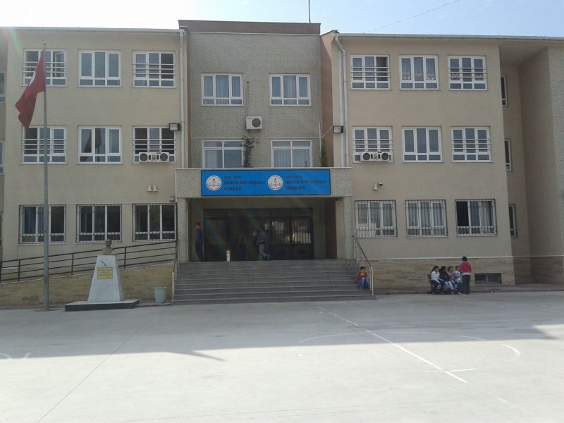 Hüseyin Avni Ateşoğlu Ortaokulu 