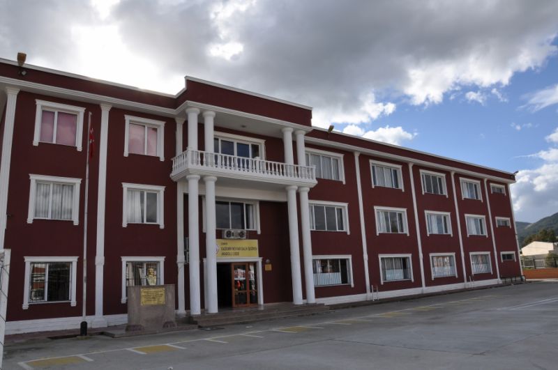 Gaziemir Nevvar Salih İşgören Anadolu Lisesi 