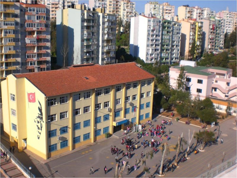 Öğretmenler Ve Şeker Mevhibe Ortaokulu 