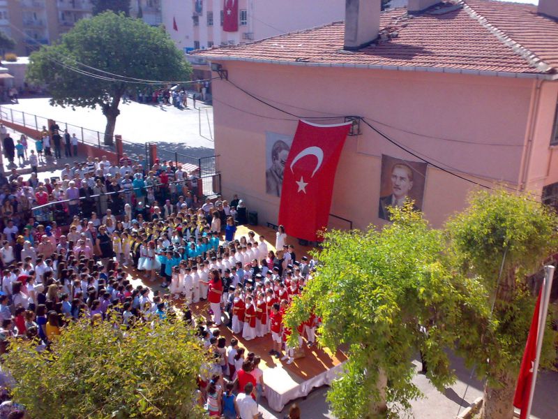 Ahmet Ragıp Üzümcü İlkokulu 