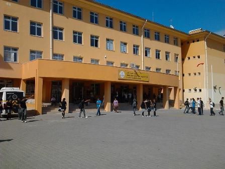 İzmir Toki Karşıyaka Belediyesi Ticaret Meslek Lisesi 