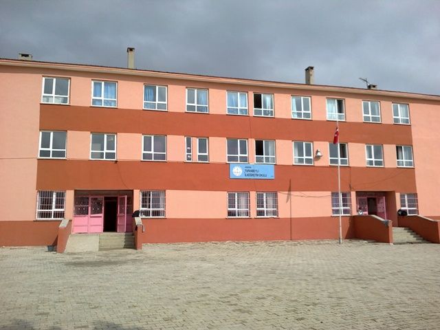 Tufanbeyli Ortaokulu 