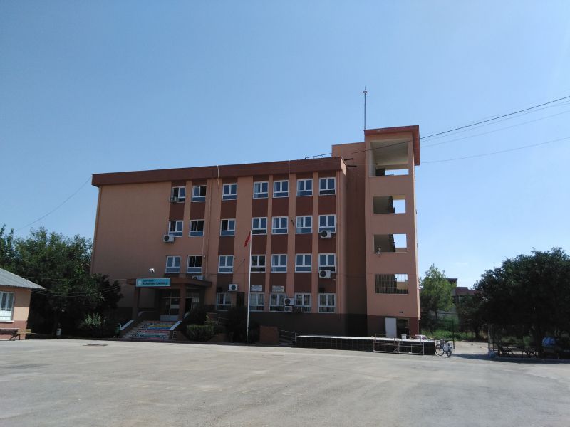 Karşıyaka İlkokulu 