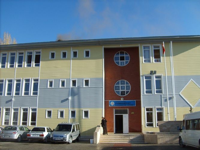 Cumhuriyet Ortaokulu 