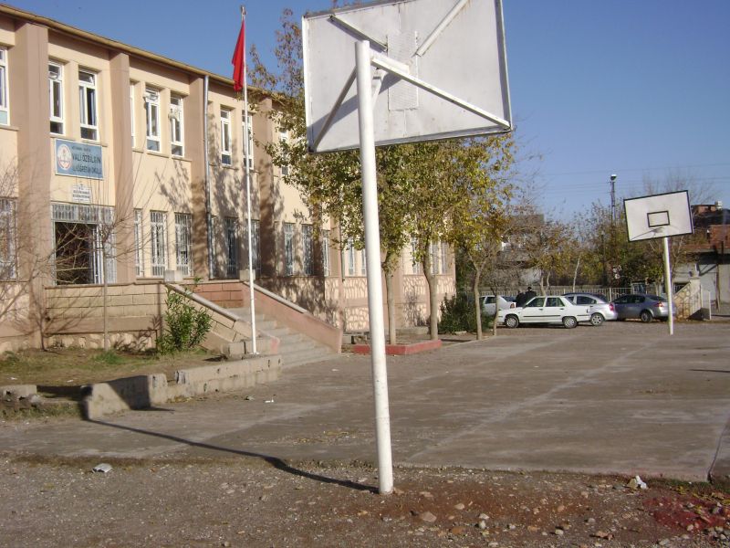 Vali Özbilgin İlkokulu 