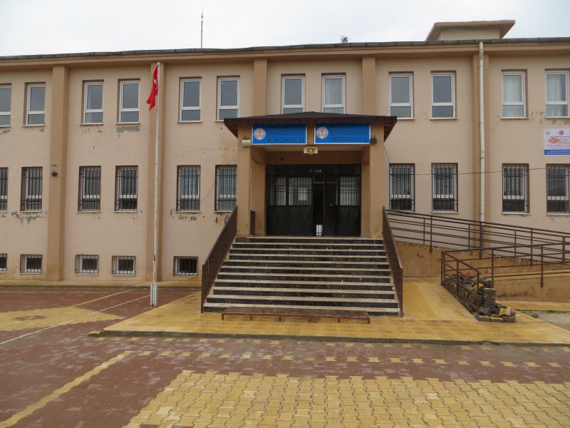 Şehit Abdulgani Adalı Ortaokulu 