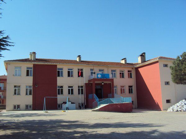 Karacaören Yunus Emre Ortaokulu 