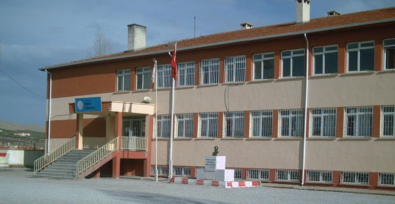 Şükrü Mola İlkokulu 