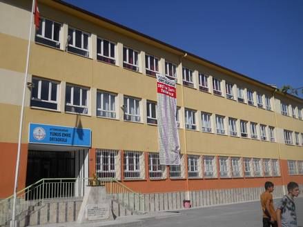 Yunus Emre Ortaokulu 