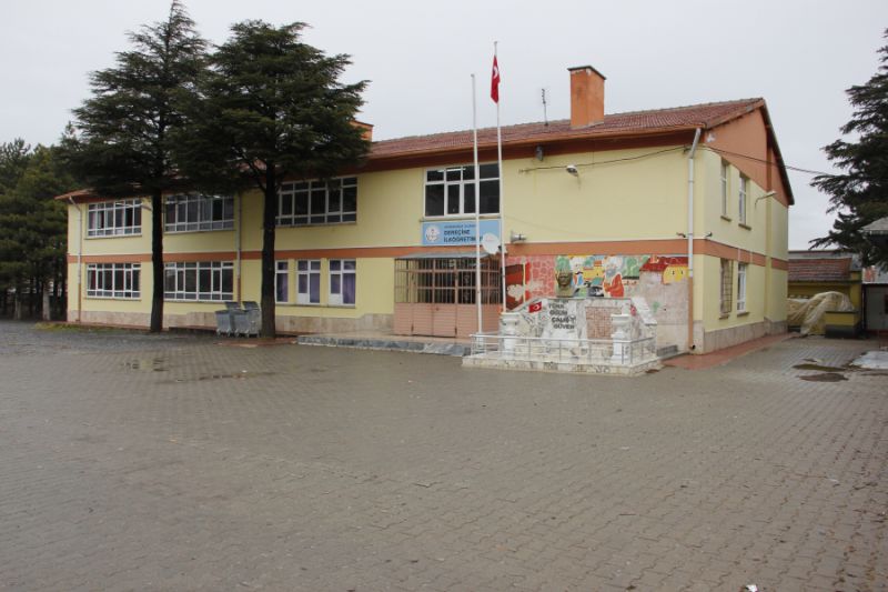 Dereçine İlkokulu 