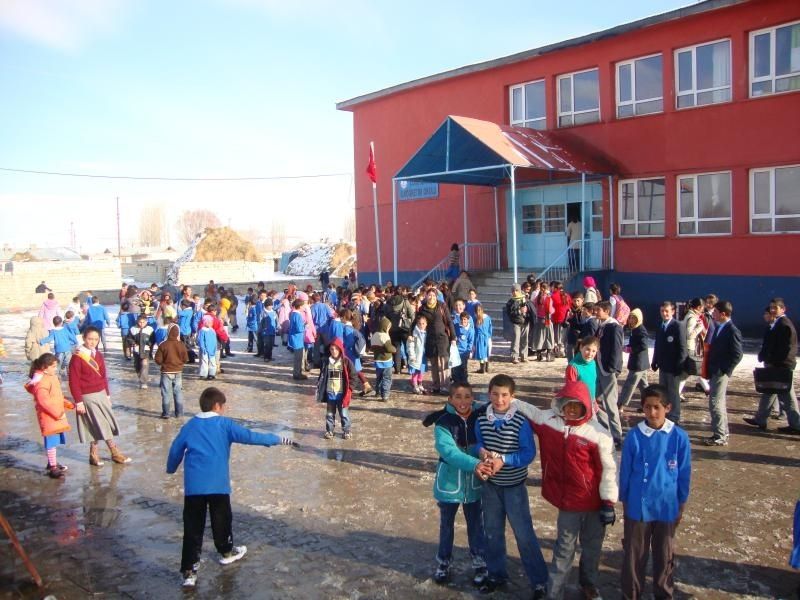 Cumhuriyet İlkokulu 