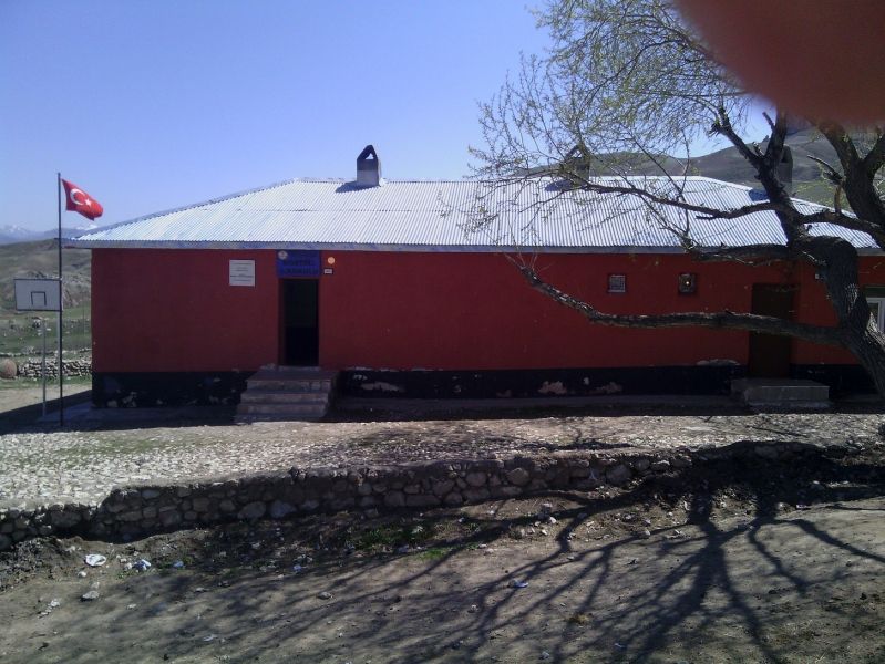 Dostali İlkokulu 
