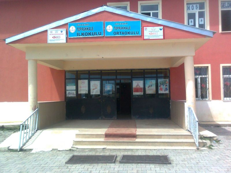 Toprakkale Ortaokulu 